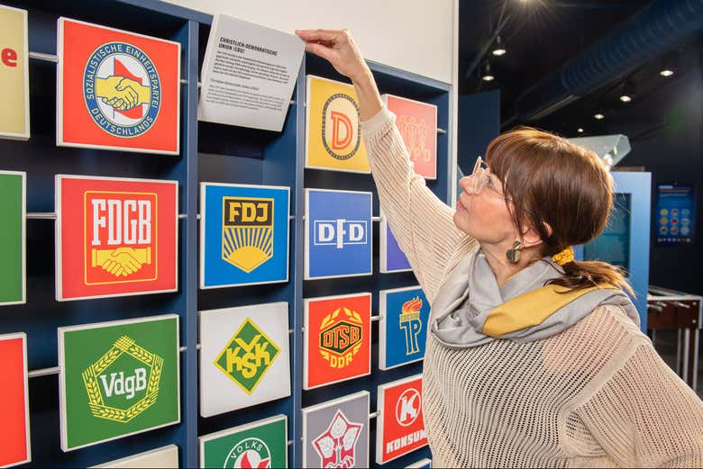 Disfrutando de la visita al Museo de la RDA de Berlín